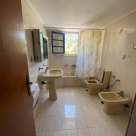3bdr House With Panoramic View Palaiópolis